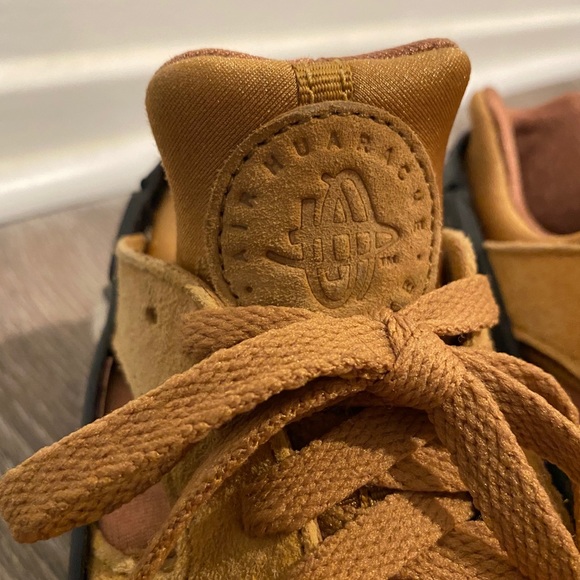 Nike Air Huarache Premium in Tan - Picture 6 of 7
